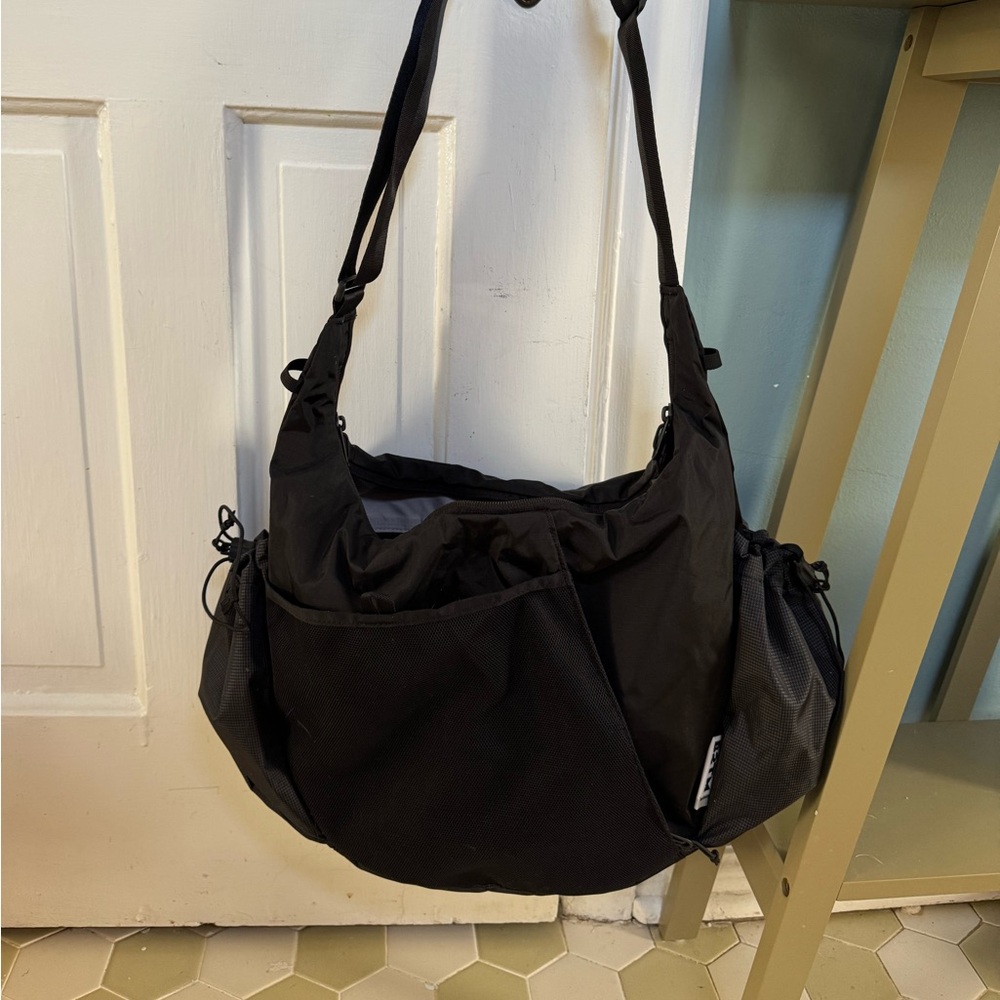 Baboon to the Moon Black Crescent Crossbody Big (8L)